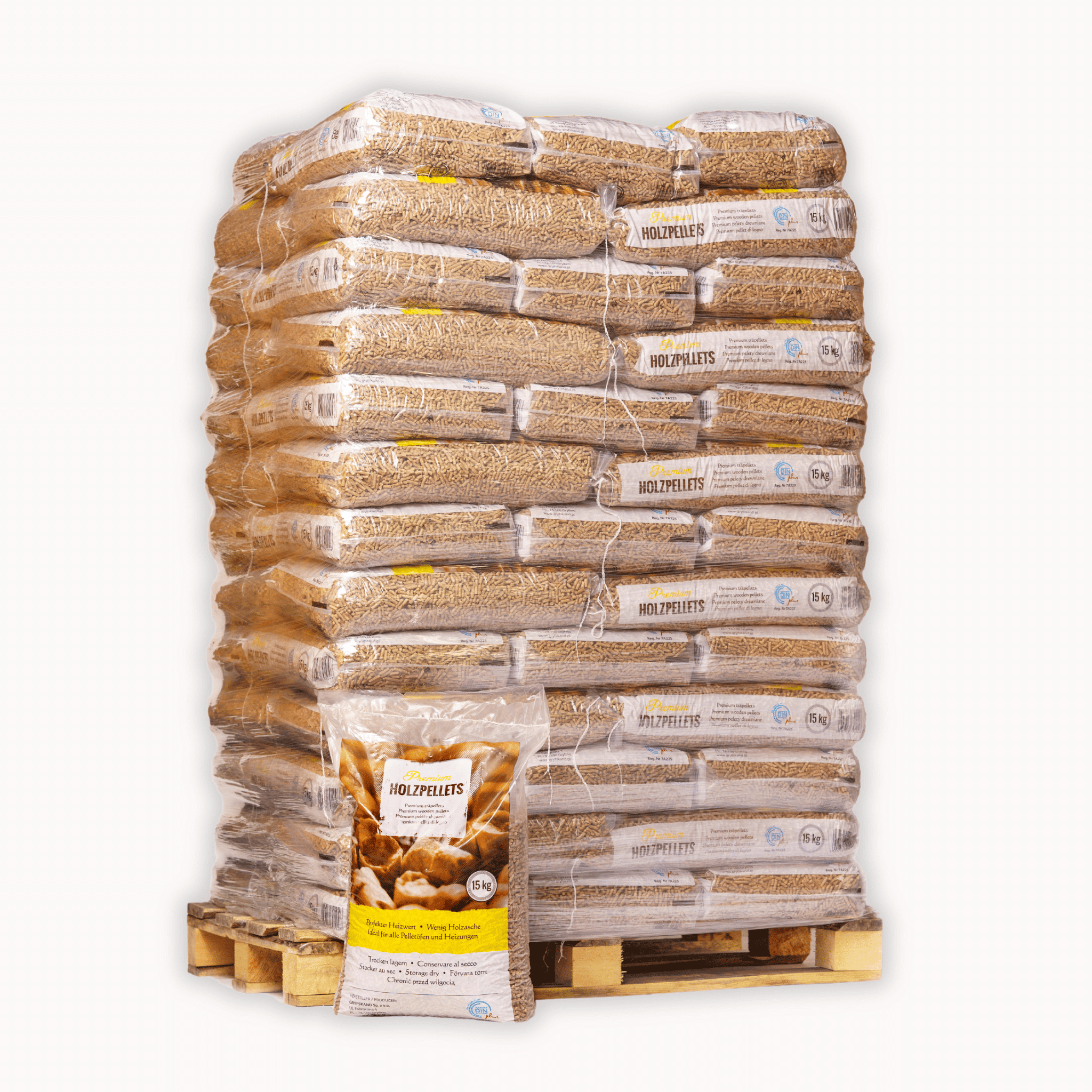 Palette mit Holzpellets in 15 kg Säcken, umwickelt mit Plastikfolie.
